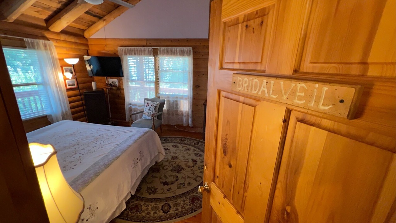Photo of Bedroom in Groveland