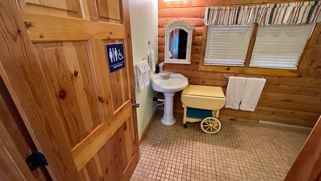 Photo of Bathroom in Groveland