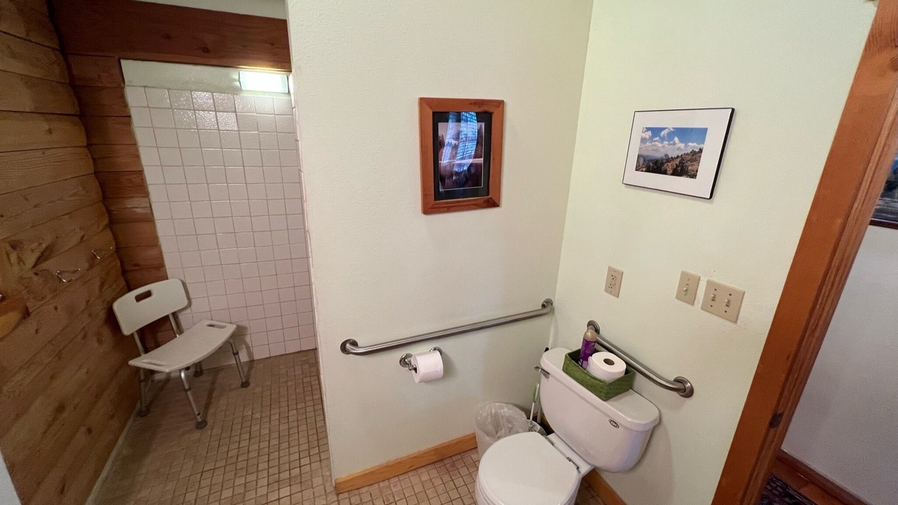 Photo of Bathroom in Groveland