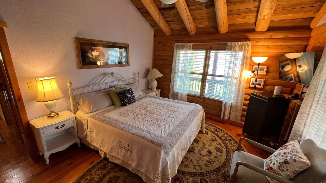 Photo of Bedroom in Groveland