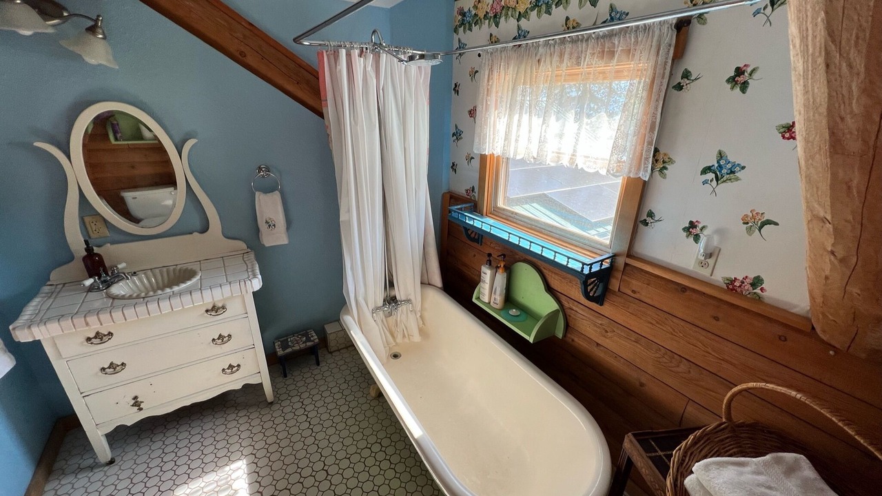 Photo of Bathroom in Groveland