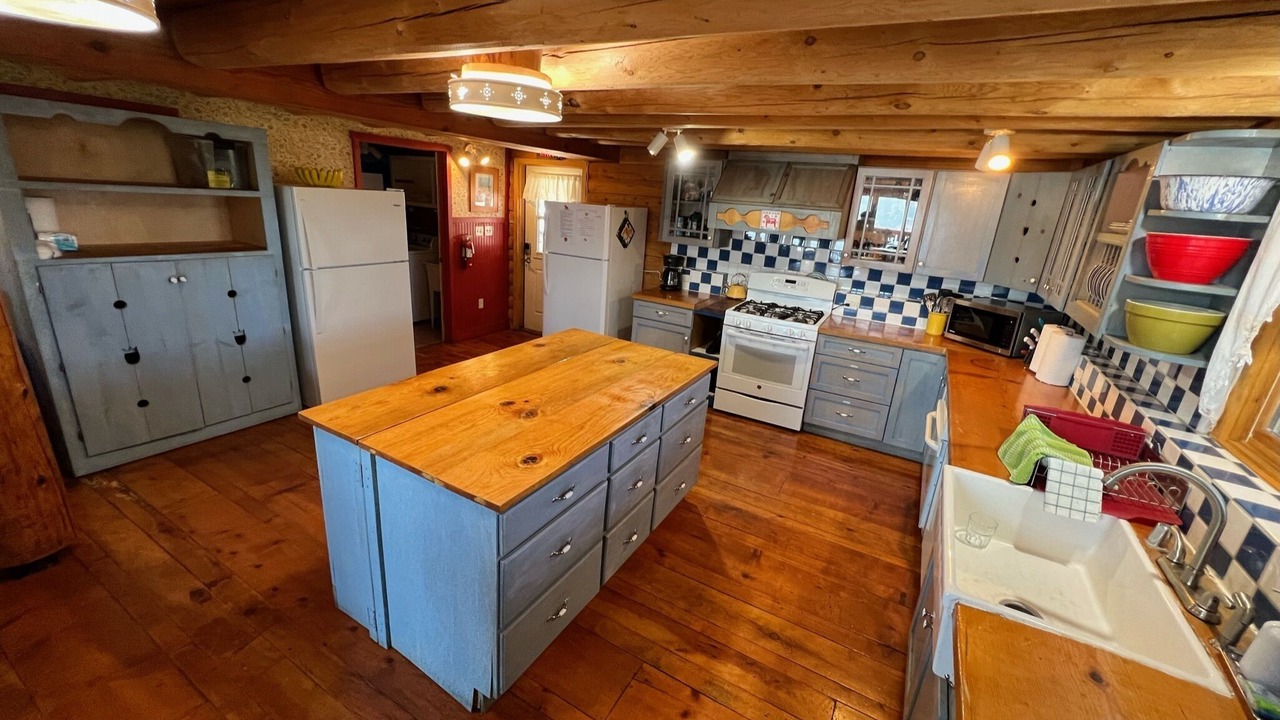 Photo of Kitchen in Groveland