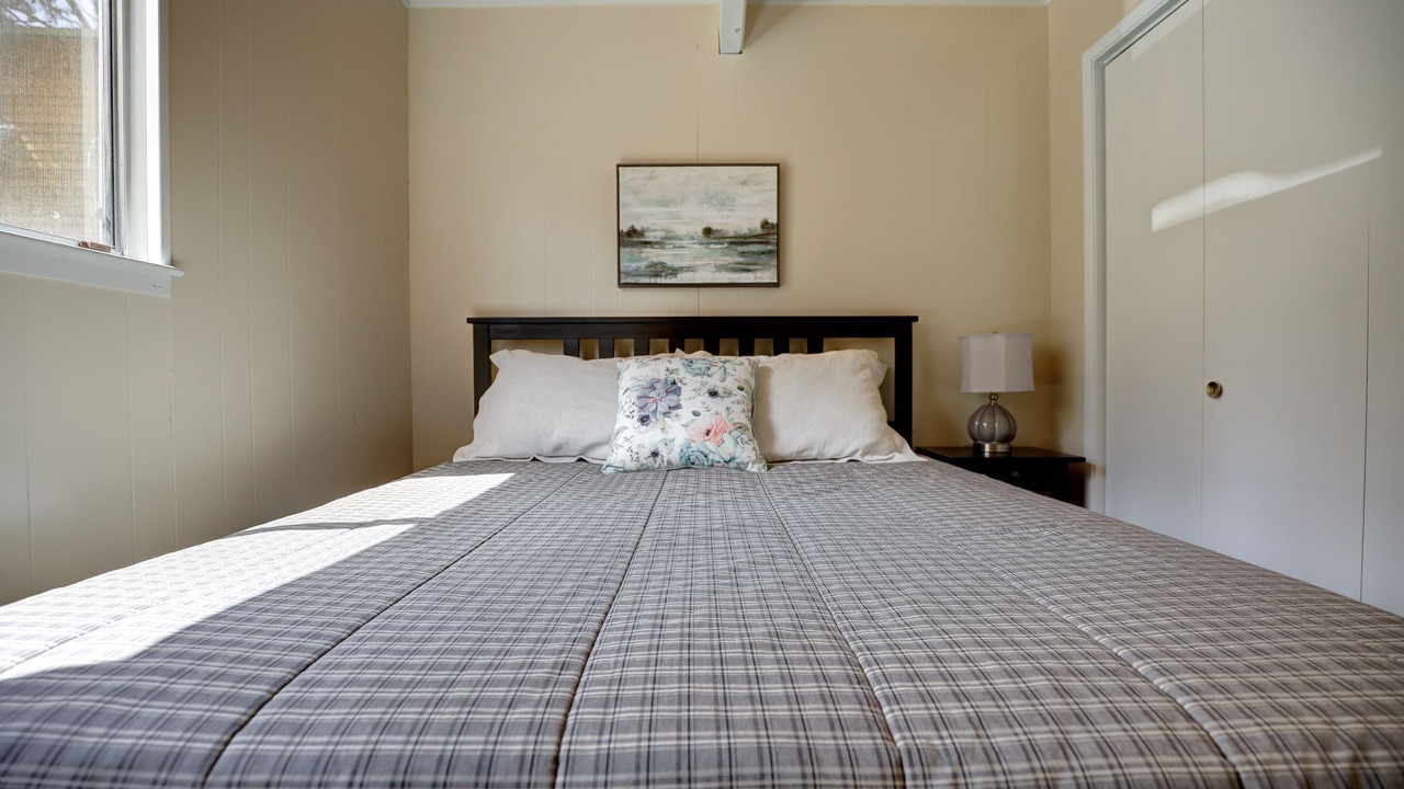 Photo of Bedroom in Groveland