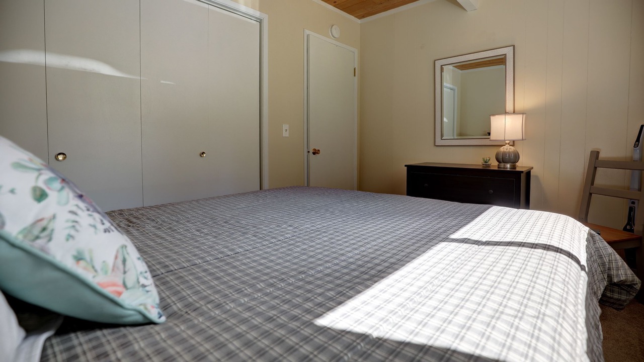 Photo of Bedroom in Groveland