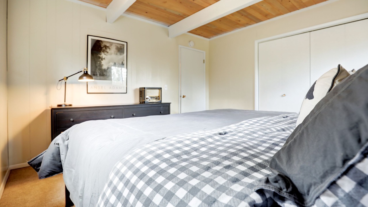 Photo of Bedroom in Groveland
