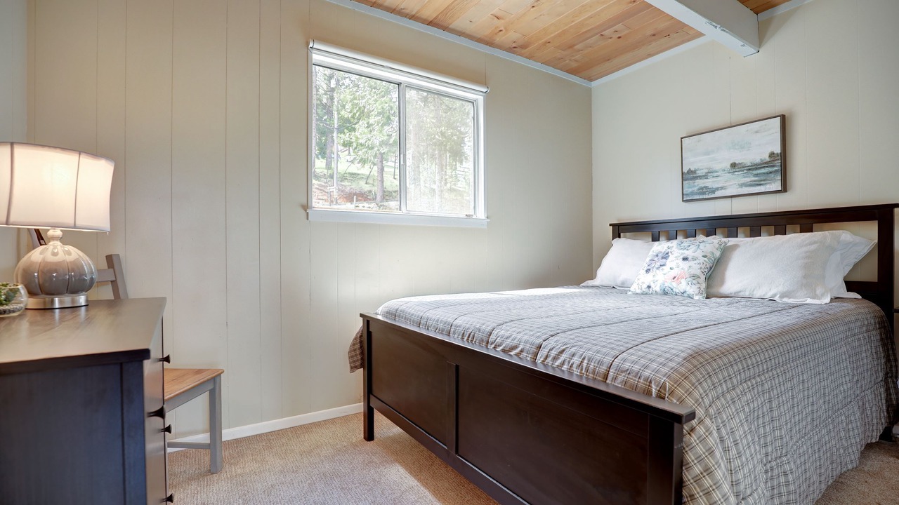 Photo of Bedroom in Groveland