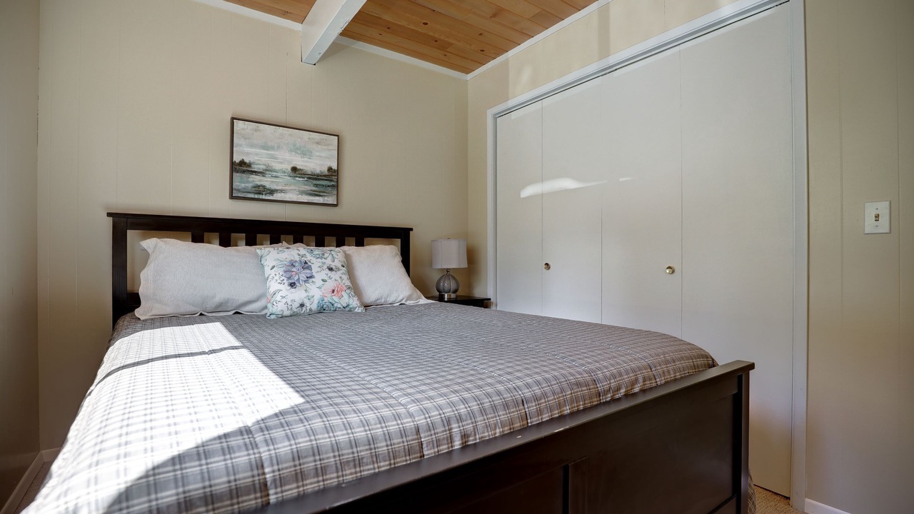 Photo of Bedroom in Groveland