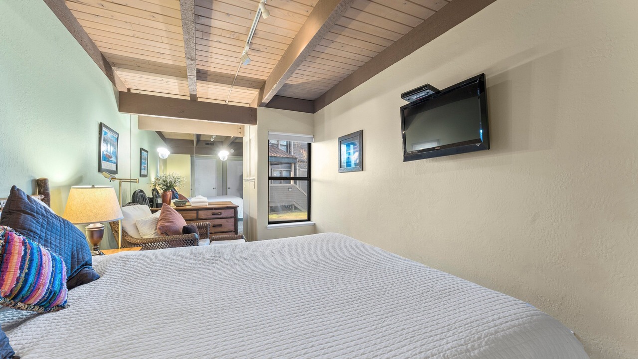 Photo of Bedroom in Tahoe Meadows