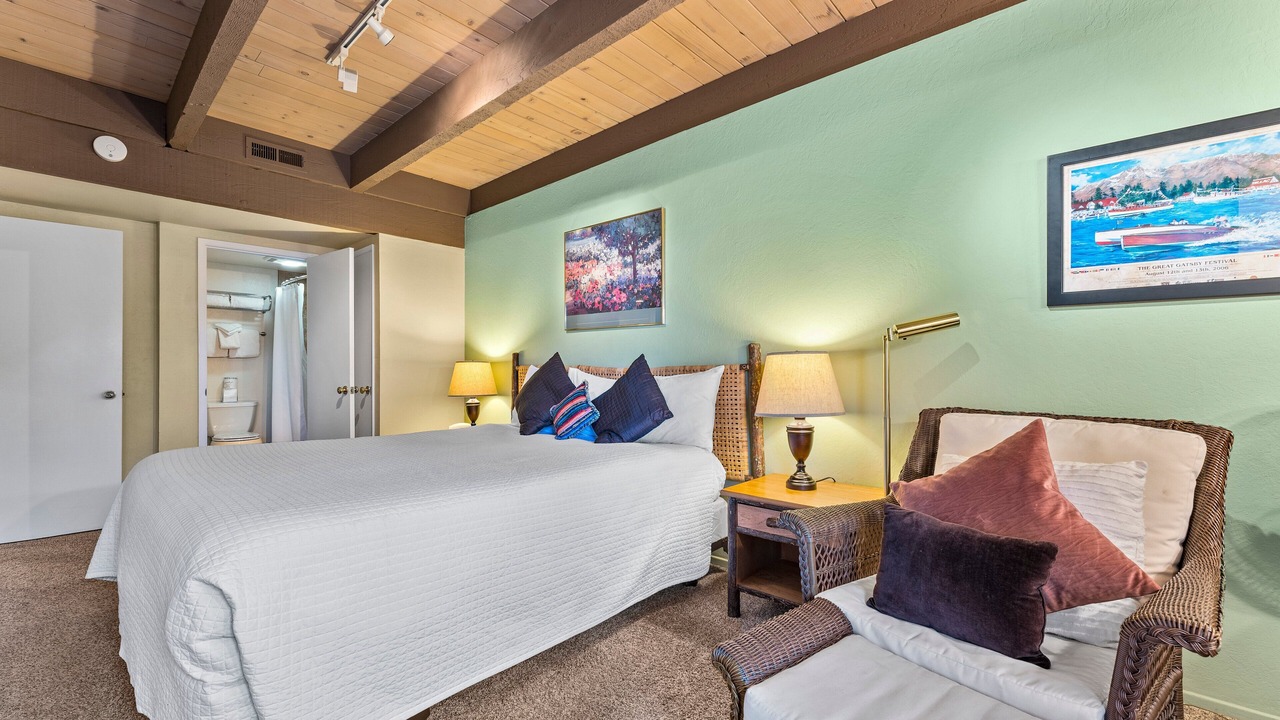 Photo of Bedroom in Tahoe Meadows