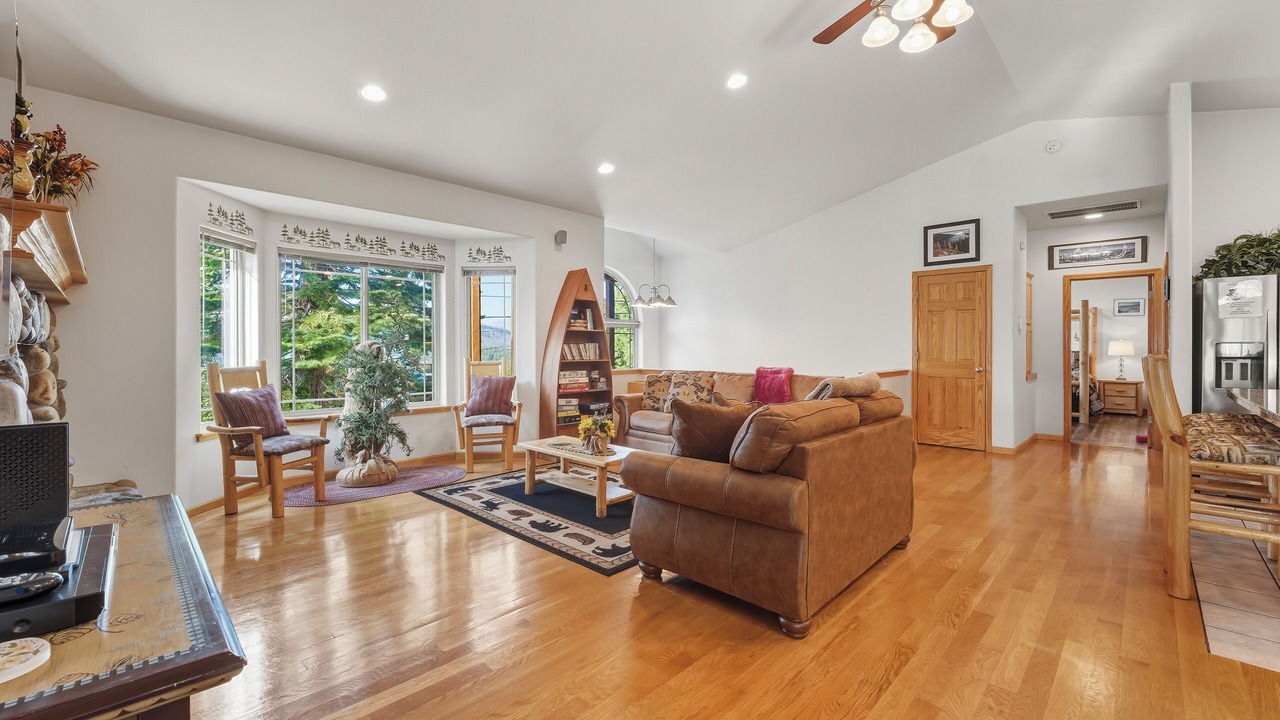 Photo of Livingroom in Pioneer Trail