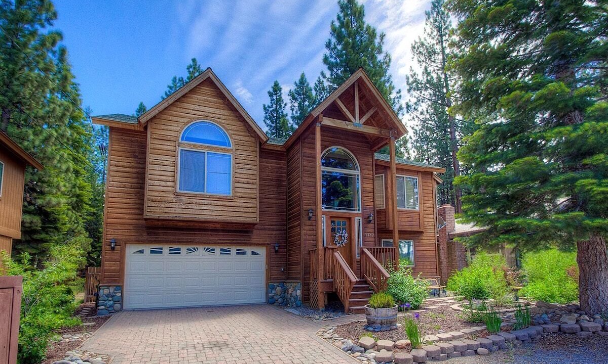 Photo of Outdoor in Pioneer Trail