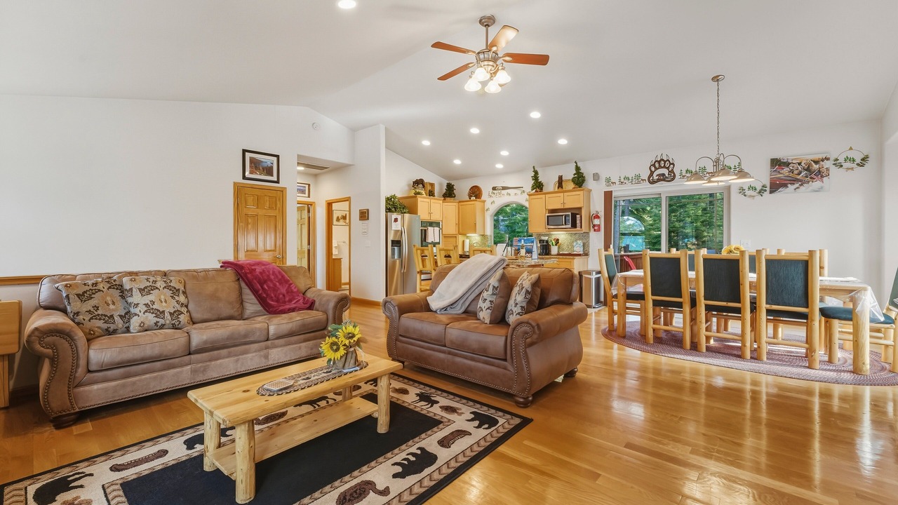 Photo of Livingroom in Pioneer Trail