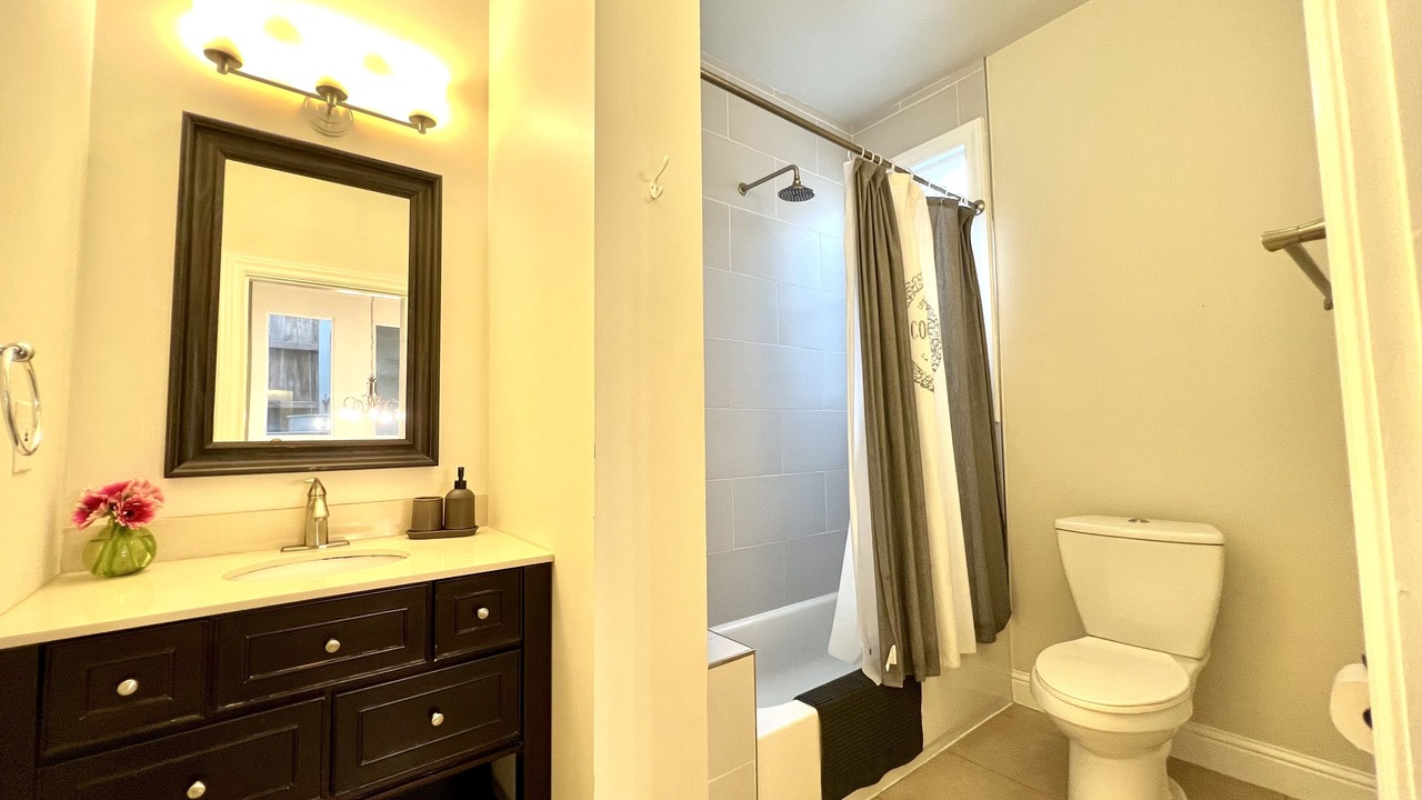 Photo of Bathroom in Laurel Heights