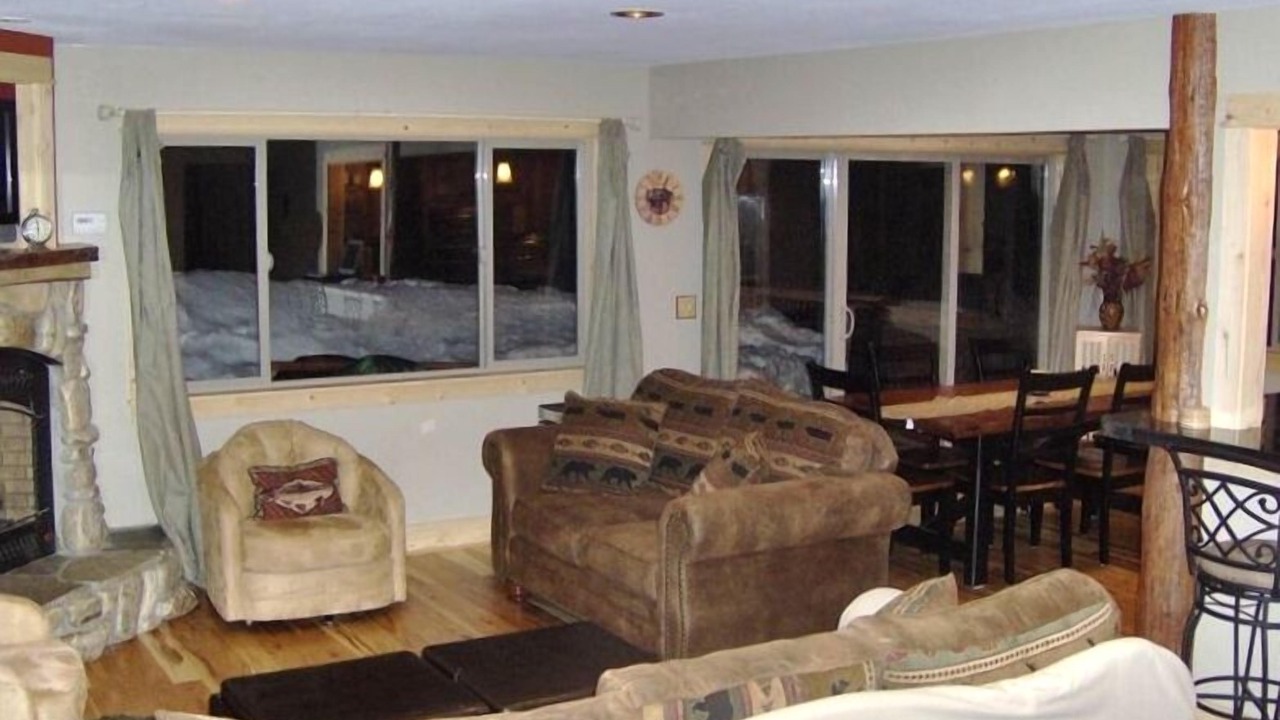 Photo of Livingroom in Christmas Valley