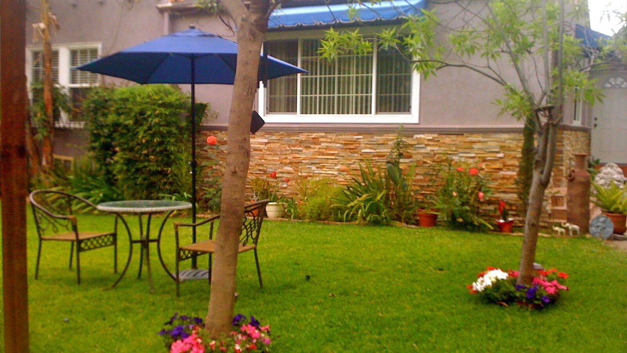 Photo of Others in Hollywood