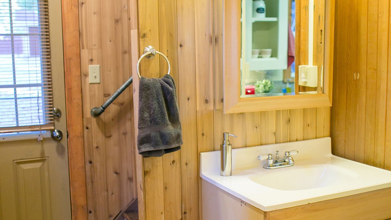 Photo of Bathroom in Long Barn