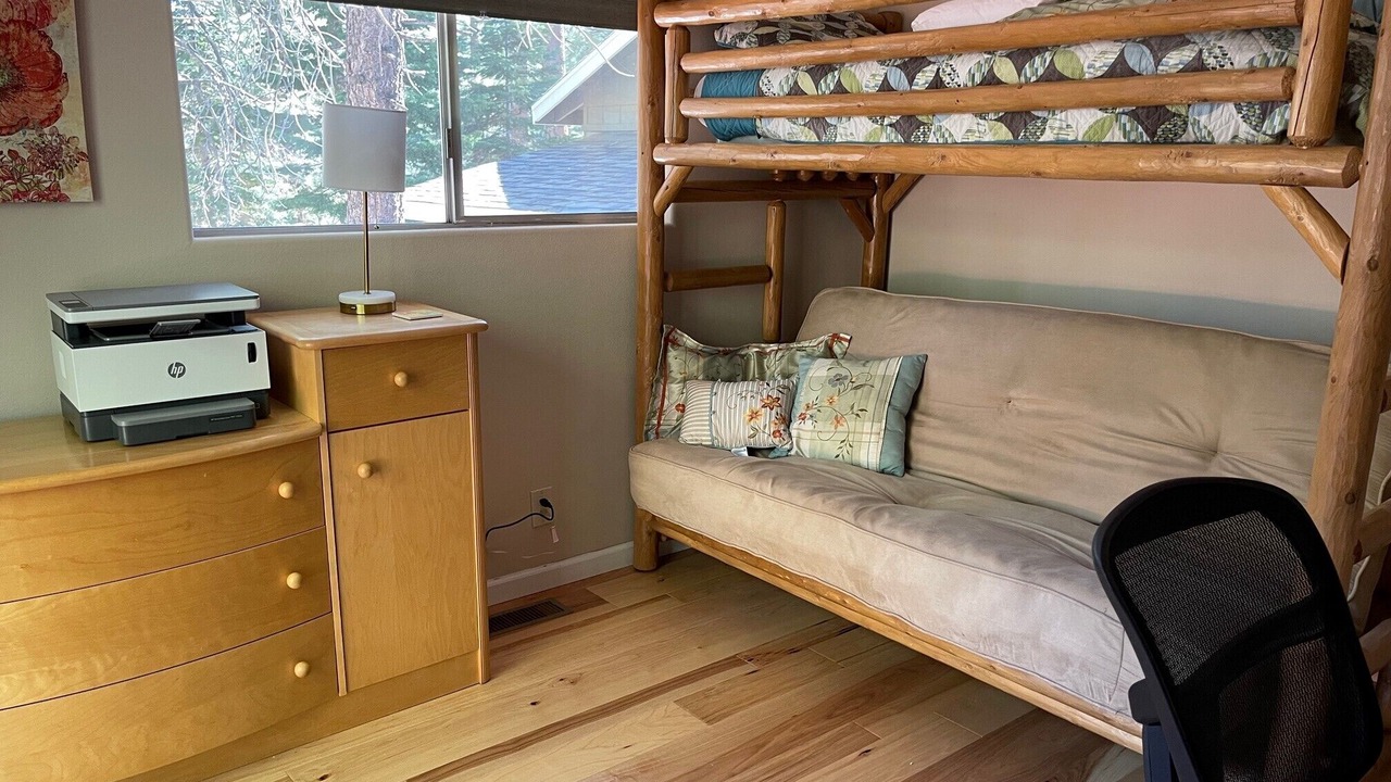 Photo of Livingroom in North Upper Truckee