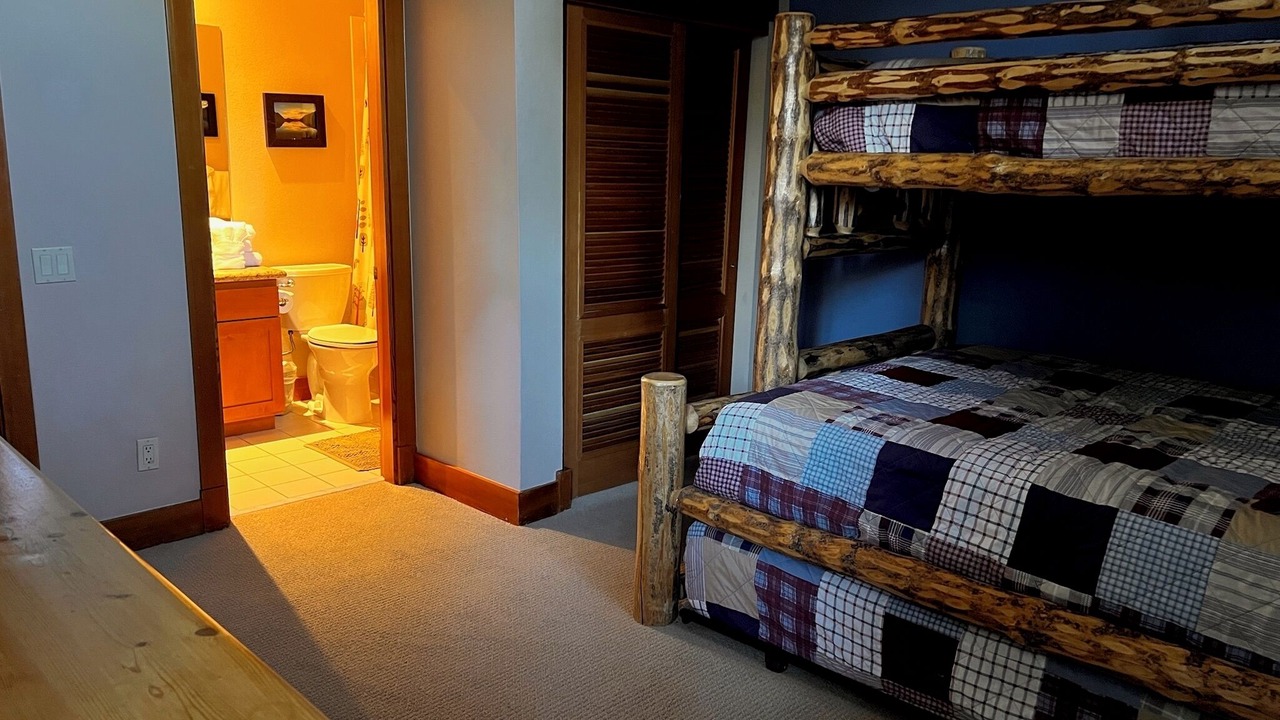 Photo of Bedroom in Mammoth Lakes