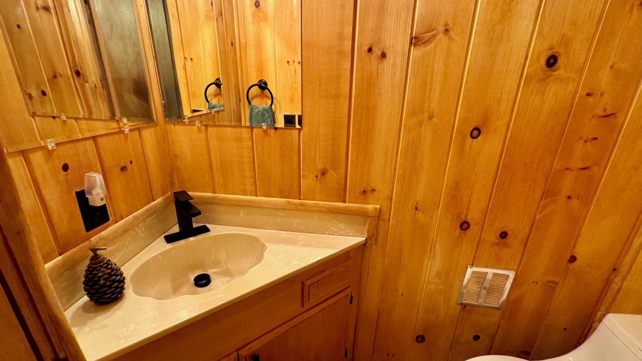 Photo of Bathroom in Idyllwild