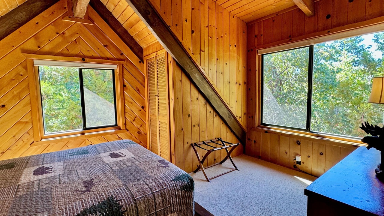 Photo of Bedroom in Idyllwild