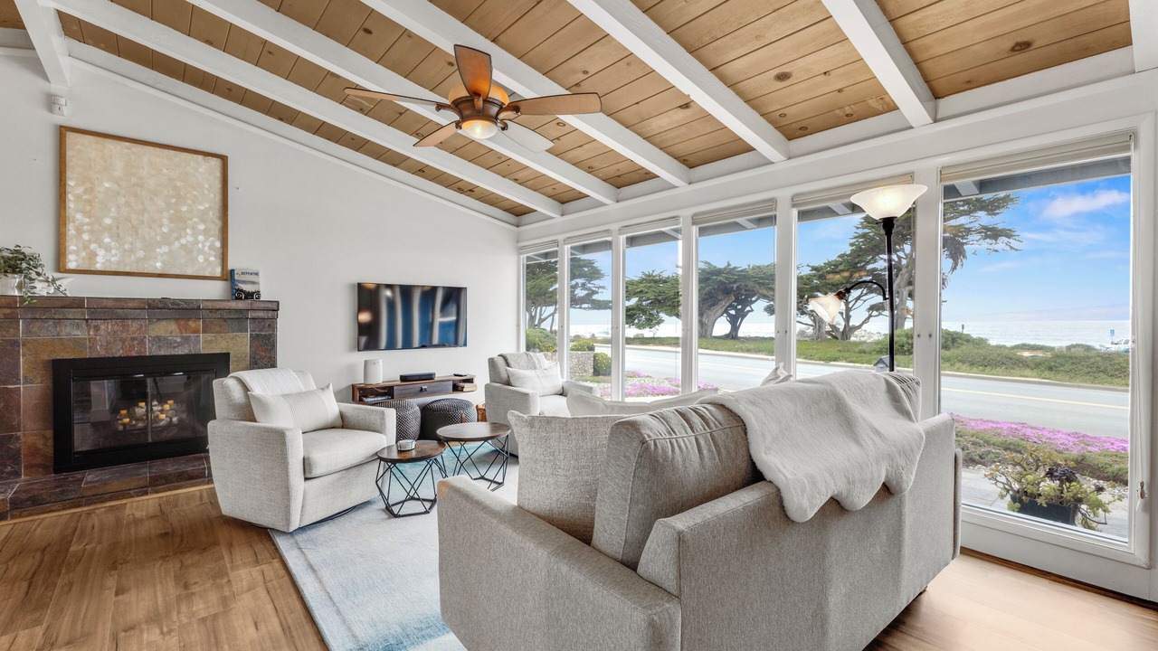 Photo of Livingroom in Pacific Grove