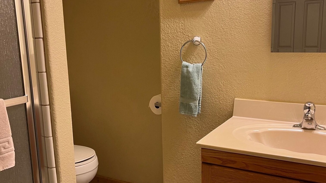 Photo of Bathroom in Dunsmuir
