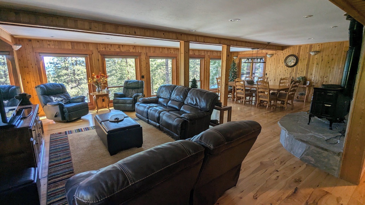 Photo of Livingroom in Tahoma