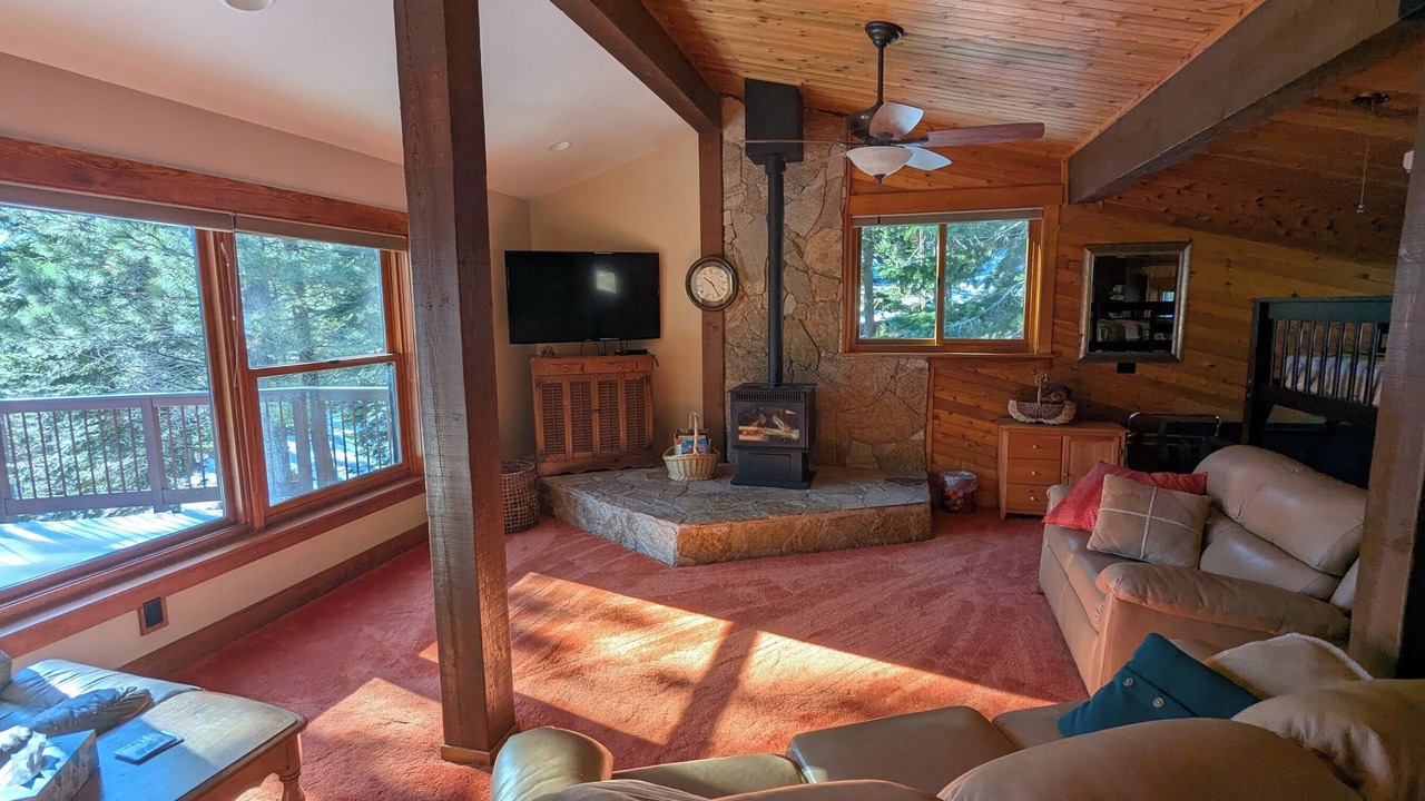 Photo of Livingroom in Tahoma