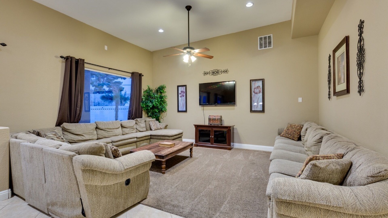Photo of Livingroom in Royal Crest Rancheros