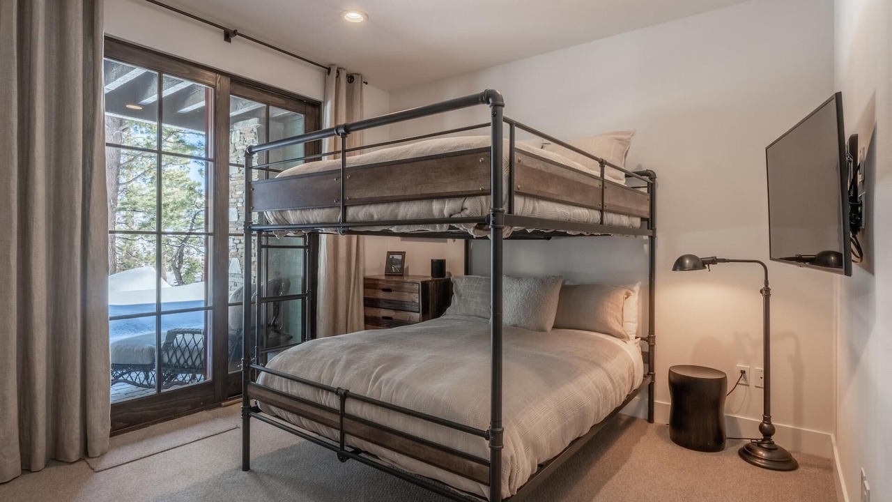 Photo of Bedroom in Mammoth Lakes