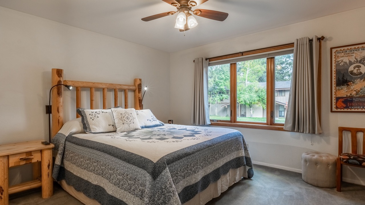 Photo of Bedroom in Mammoth Lakes