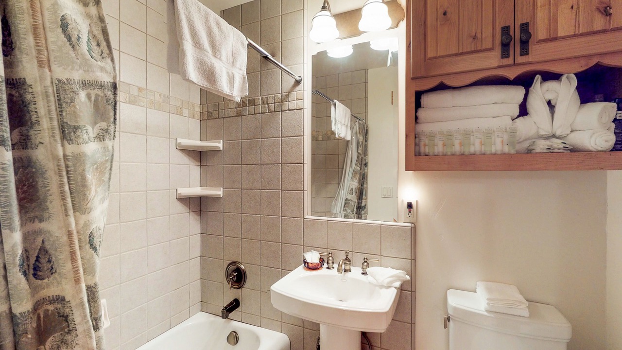 Photo of Bathroom in Tahoma
