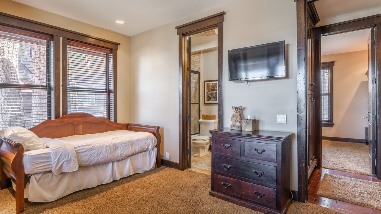 Photo of Bedroom in Mammoth Lakes