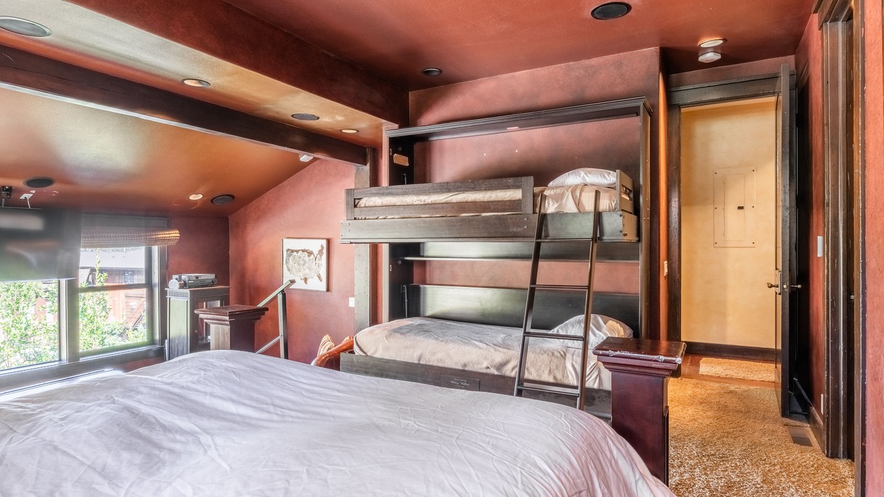 Photo of Bedroom in Mammoth Lakes