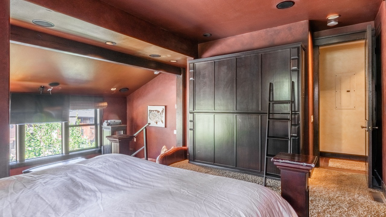 Photo of Bedroom in Mammoth Lakes
