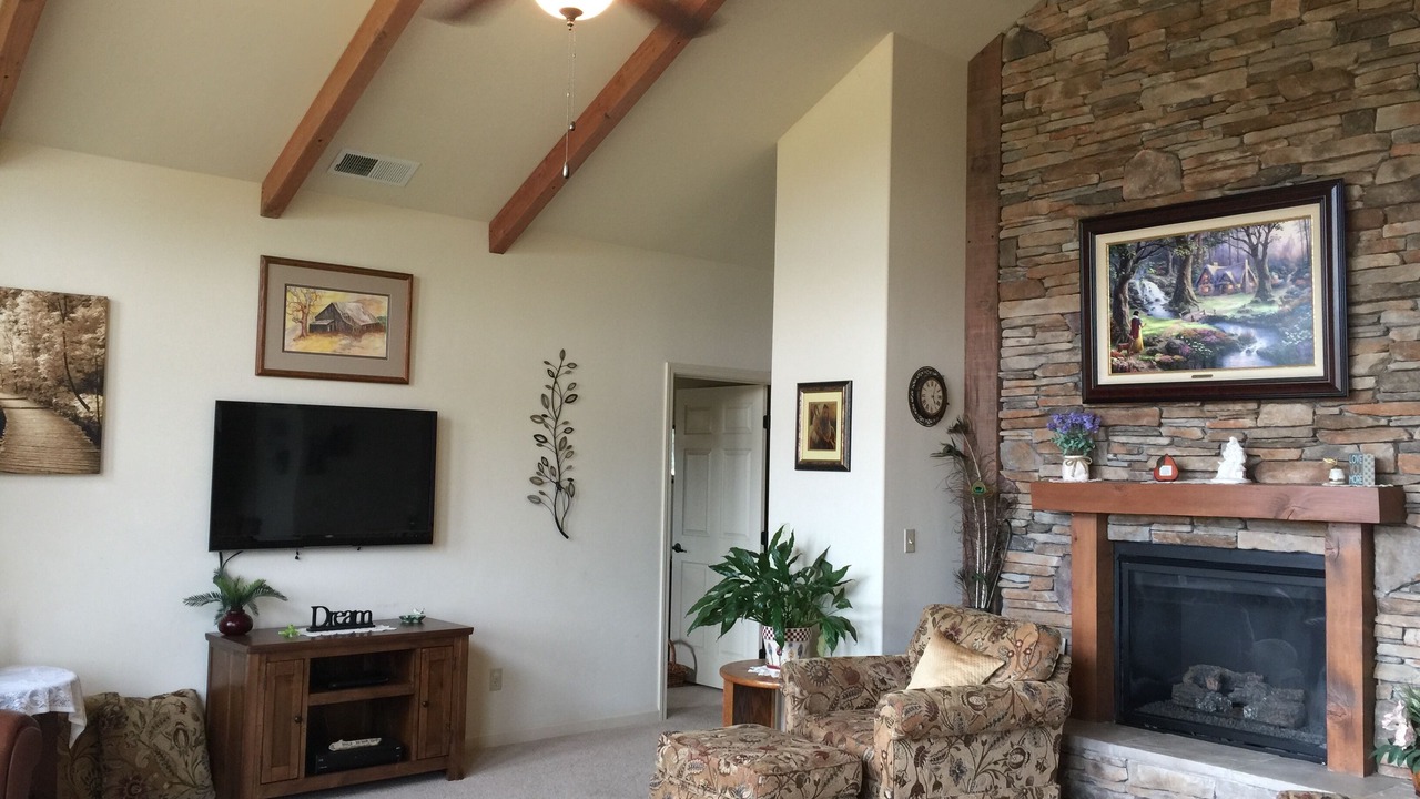 Photo of Livingroom in Coulterville