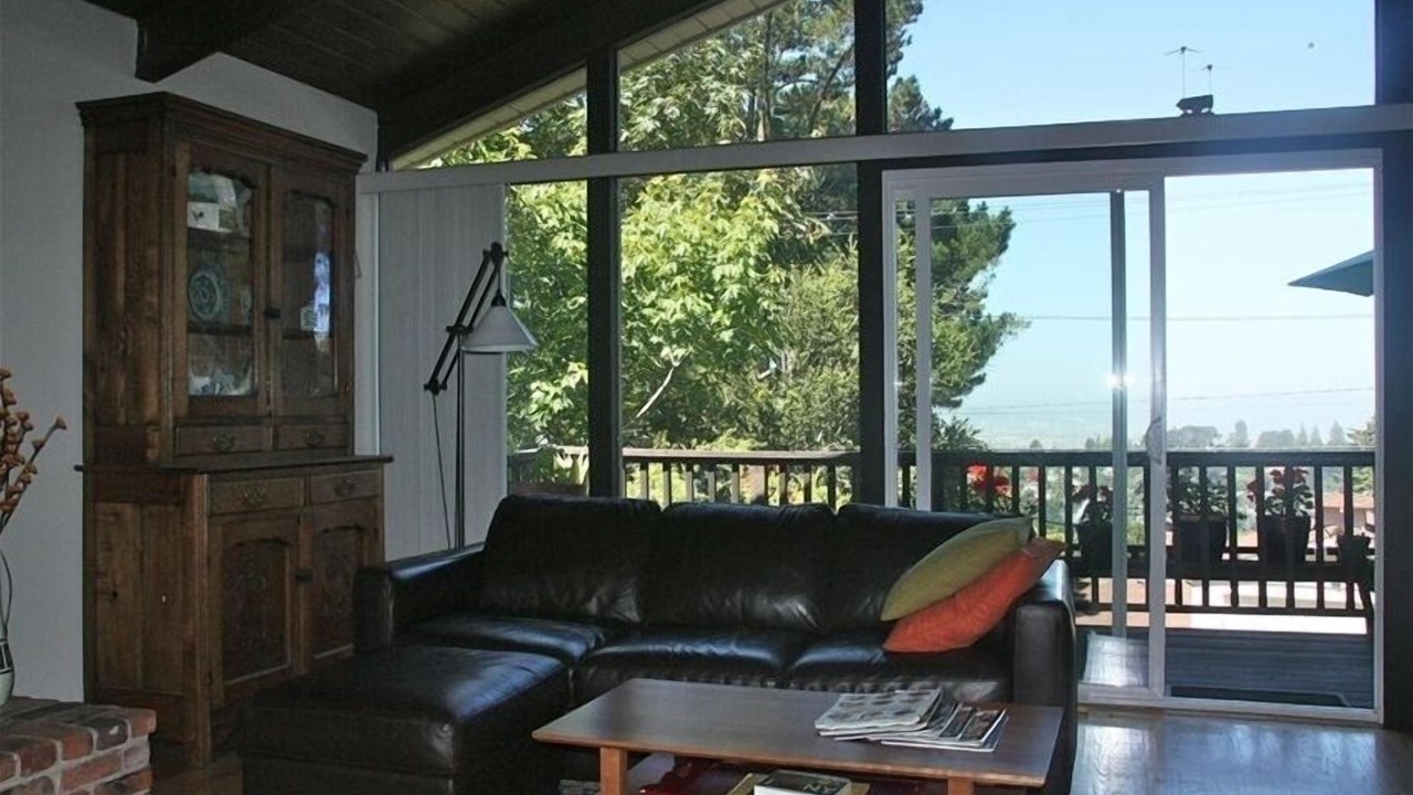 Photo of Livingroom in Shepherd Canyon
