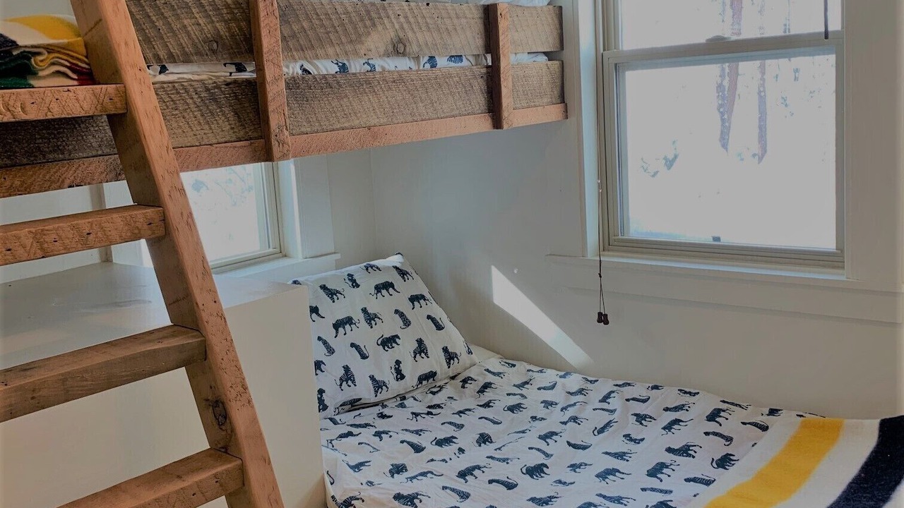 Photo of Bedroom in Lake Forest