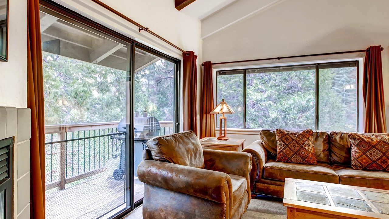 Photo of Livingroom in Yosemite West