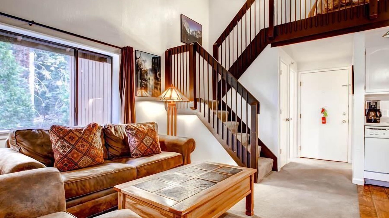 Photo of Livingroom in Yosemite West