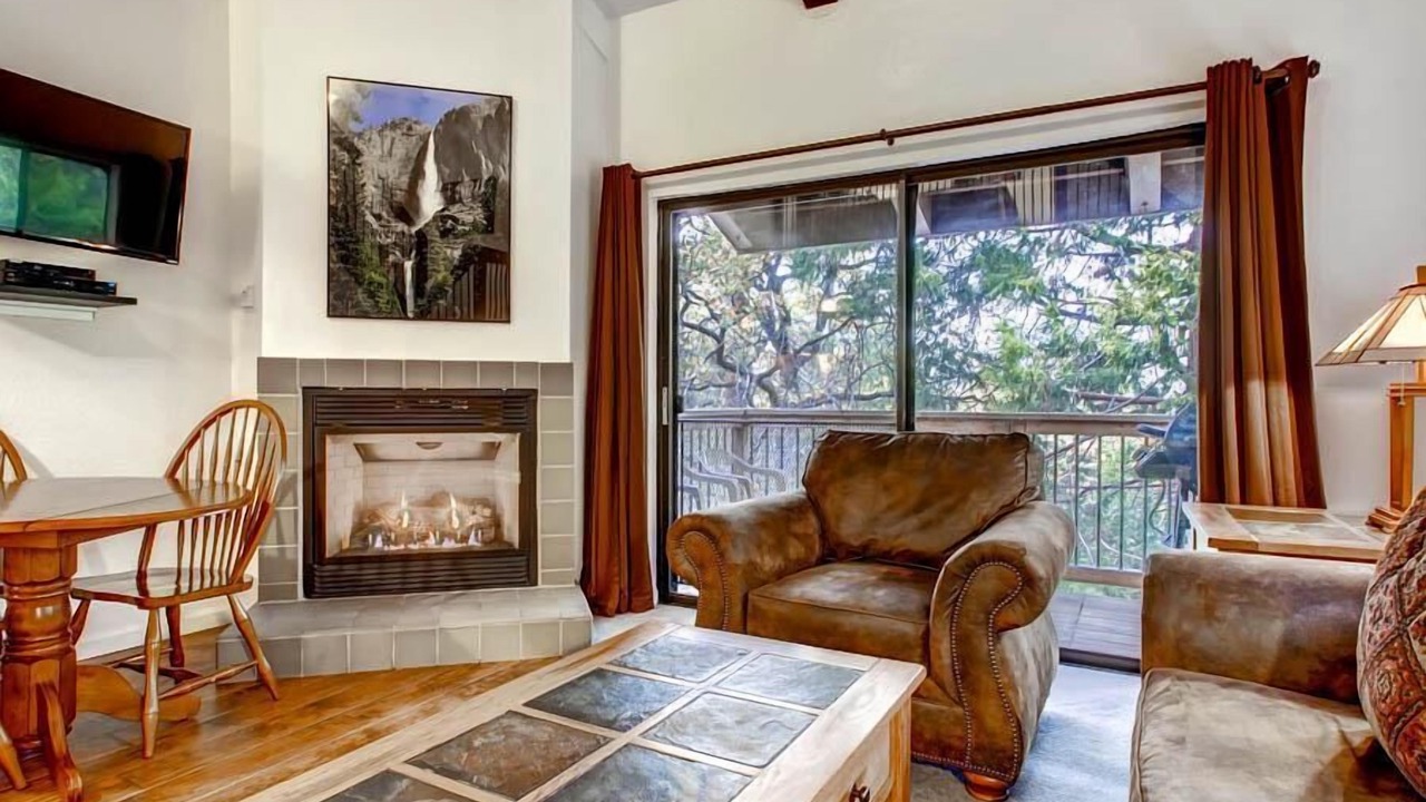 Photo of Livingroom in Yosemite West