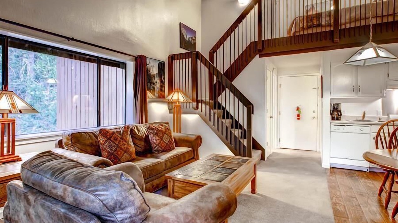 Photo of Livingroom in Yosemite West