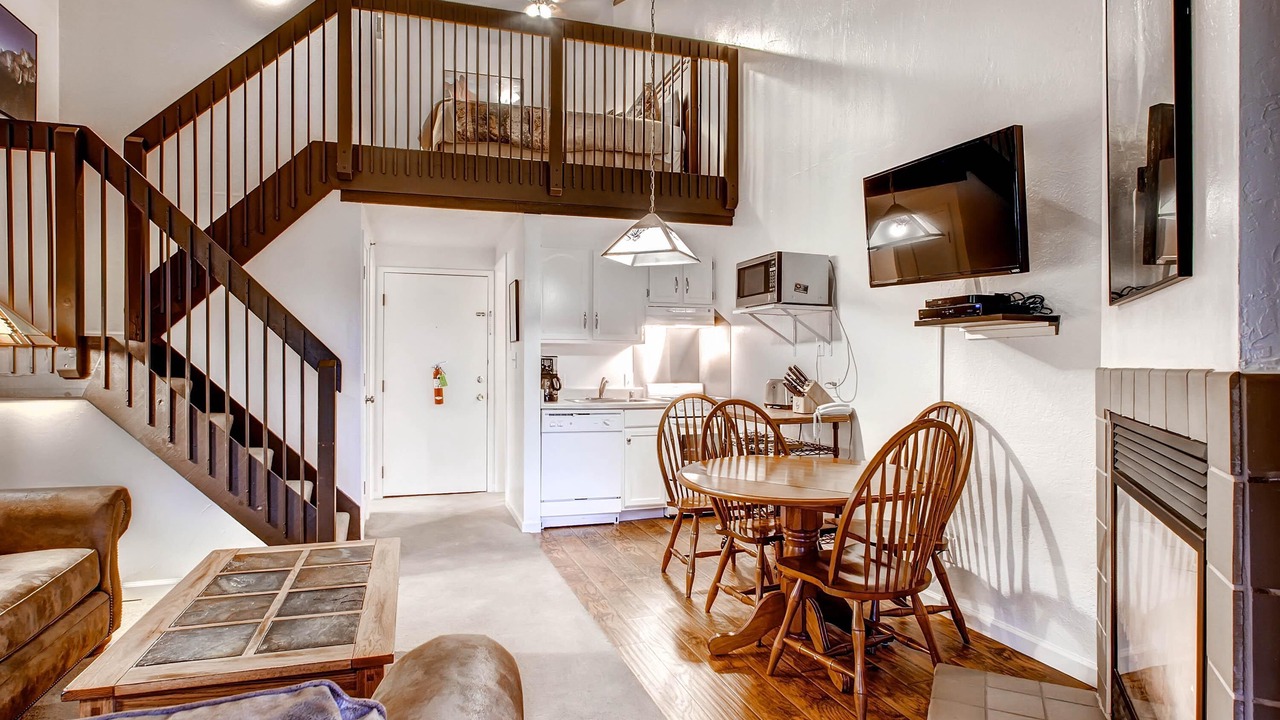 Photo of Livingroom in Yosemite West
