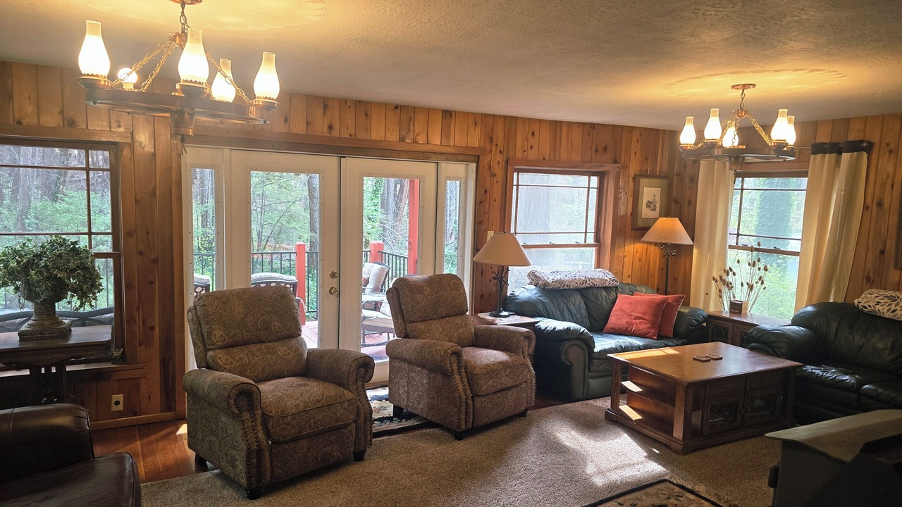 Photo of Livingroom in Shingletown