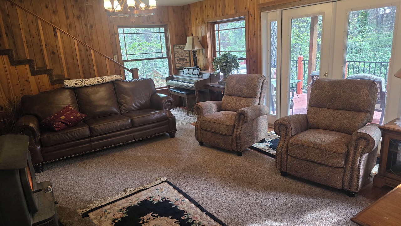 Photo of Livingroom in Shingletown