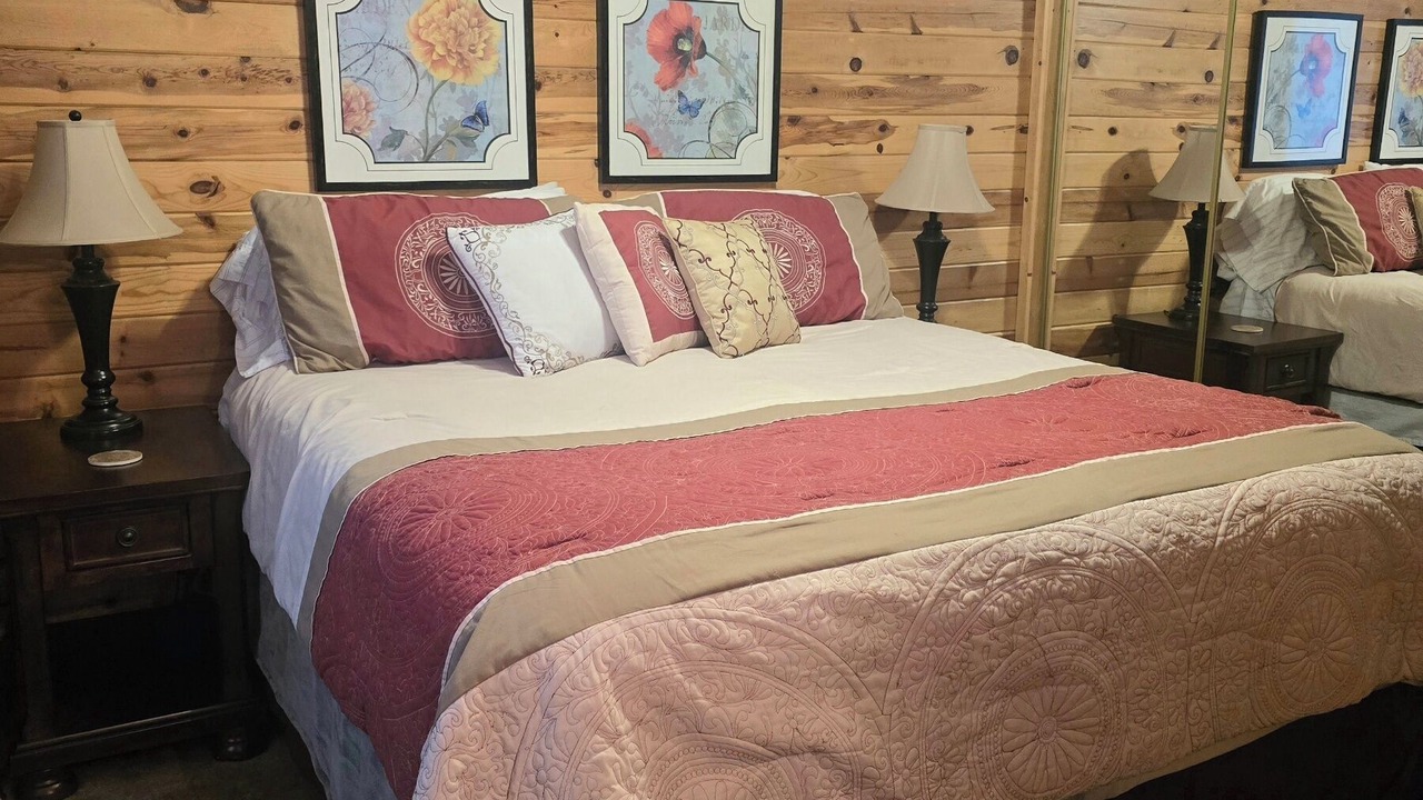 Photo of Bedroom in Shingletown