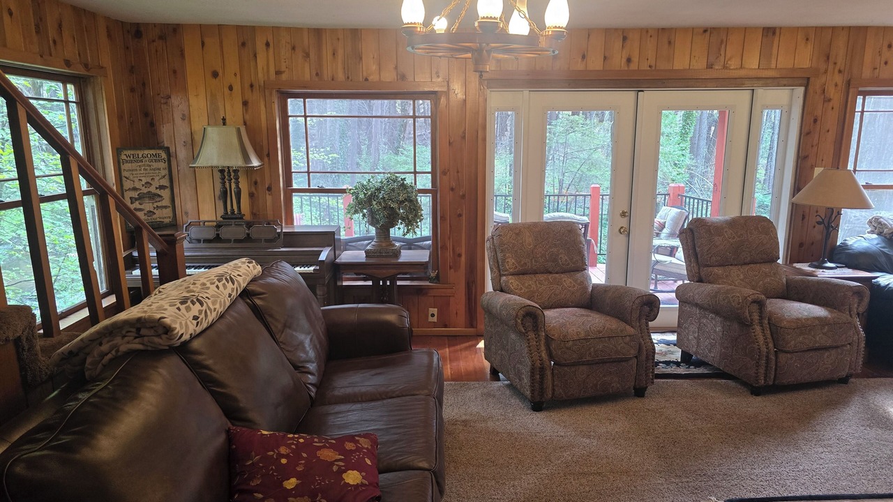 Photo of Livingroom in Shingletown