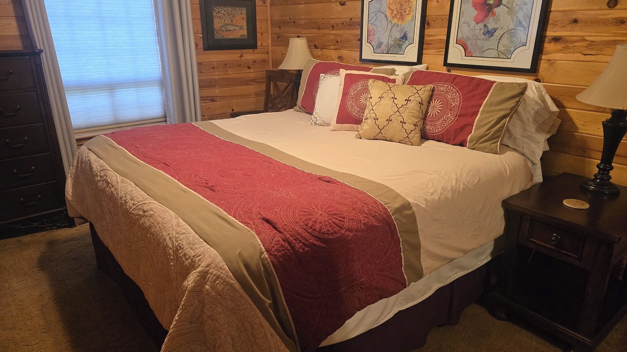 Photo of Bedroom in Shingletown