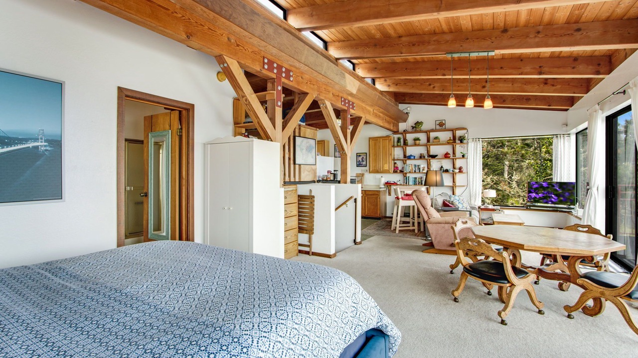 Photo of Bedroom in Pedro Point