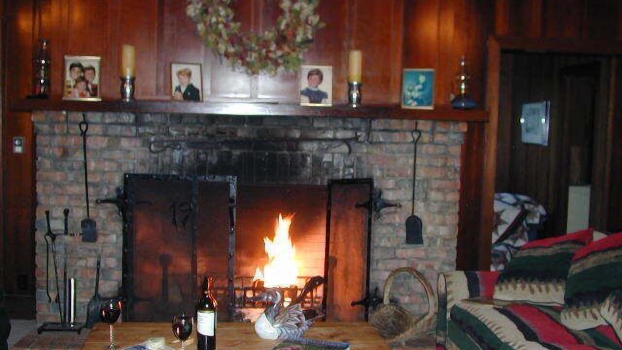 Photo of Livingroom in Guerneville